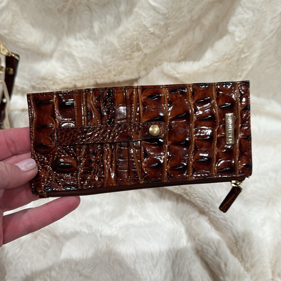 Brahmin crossbody with matching credit card wallet. - Picture 2 of 4